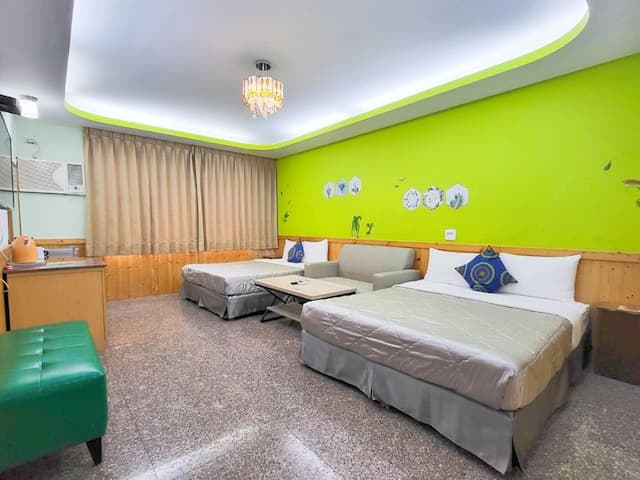 興吉旅店 | 室內公共空間自行車停放-山景四人房-3