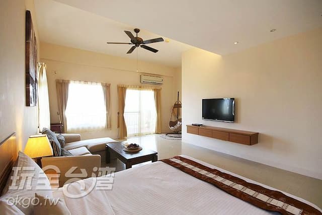 Summer Time Bed and Breakfast-2A double room with sea view-4