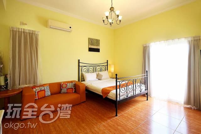 Summer Time Bed and Breakfast-2E exquisite double room-4