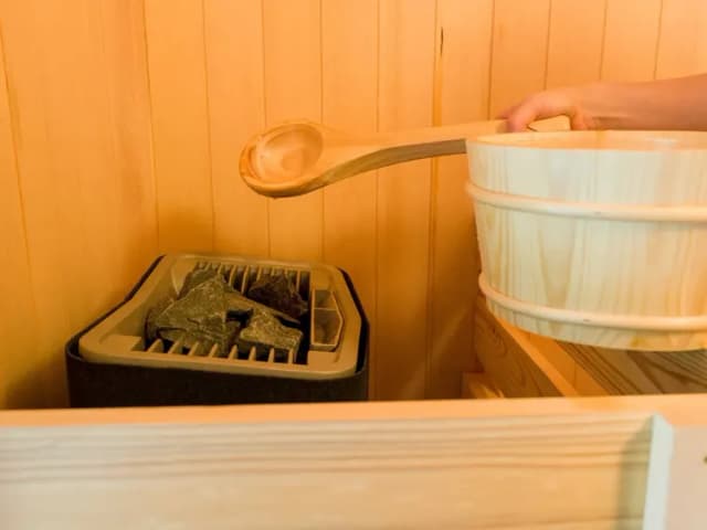 【A棟・B棟】ドライサウナ(セルフロウリュウ可)