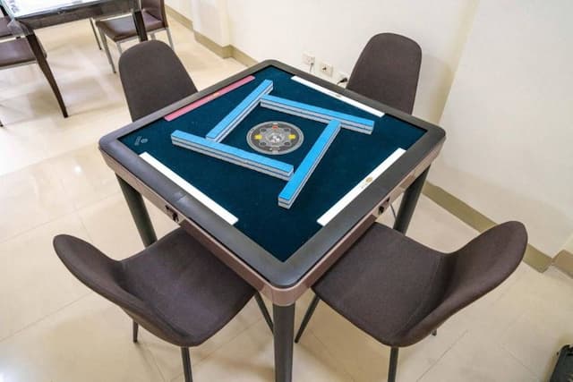 Hualien Baodong Colorful Nest B&B with slides, barbecue, singing, electric mahjong, near Dongdamen Night Market-6-person bungalow-4