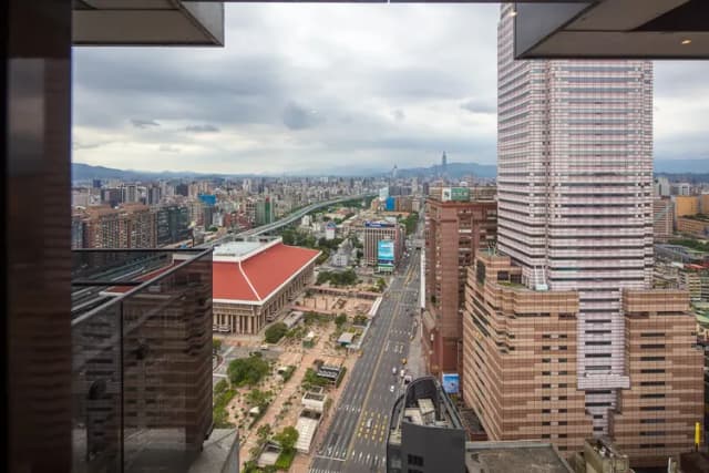 路徒Plus行旅-站前館|超寬敞兒童遊戲區、緊鄰台北車站-行政雙人房 | 遠眺台北101-4