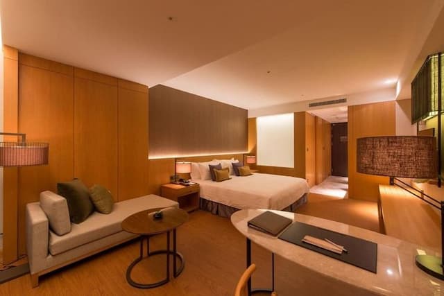 골든 레이크 호텔-디럭스 가든뷰 킹베드-3