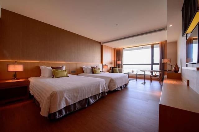 골든 레이크 호텔-디럭스 레이크뷰 보조 침대-1