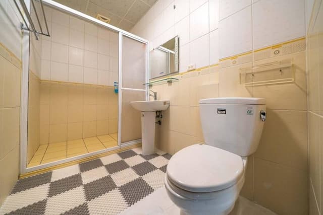 Hualien Baodong Colorful Nest B&B with slides, barbecue, singing, electric mahjong, near Dongdamen Night Market-10 people lease-9