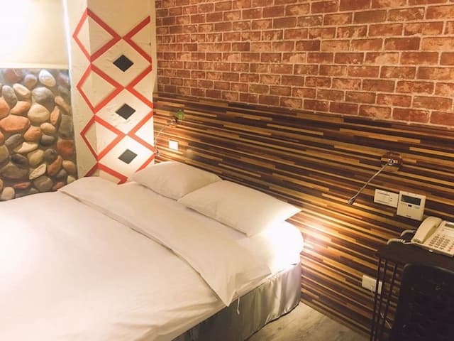 R10 Eco Hotel-Business B ( Standard Double Room )-2