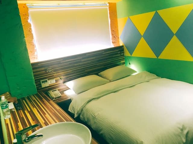 R10 Eco Hotel-Business B ( Standard Double Room )-3