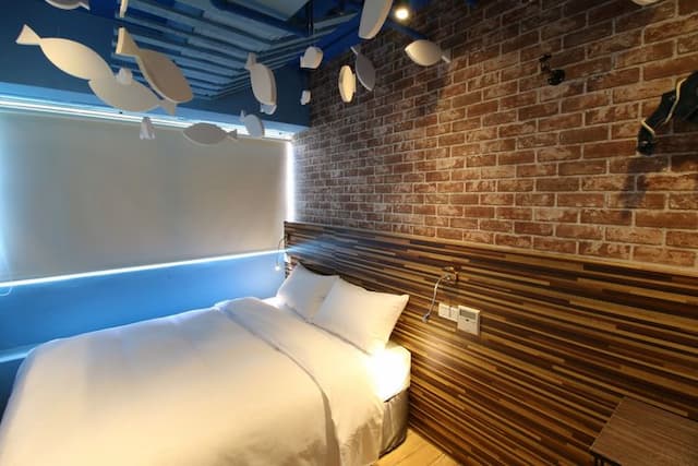 R10 Eco Hotel-Business B ( Standard Double Room )-1