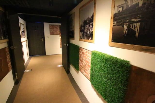 R10 Eco Hotel-Business C (Standard Double Room (windowless))-5