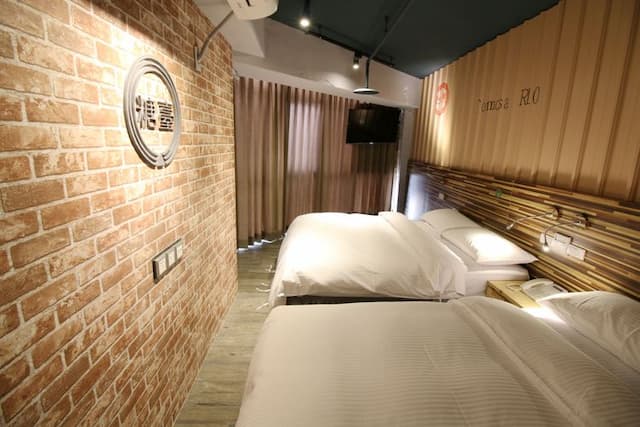 R10 Eco Hotel-Business D ( Standard Quad )-2