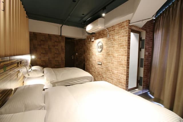 R10 Eco Hotel-Business D ( Standard Quad )-1