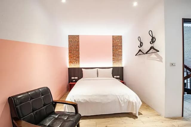 Here B&B-Deluxe Double Room-1