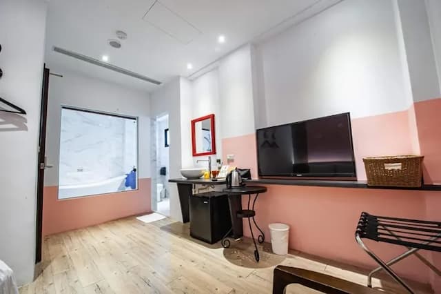 Here B&B-Deluxe Double Room-2