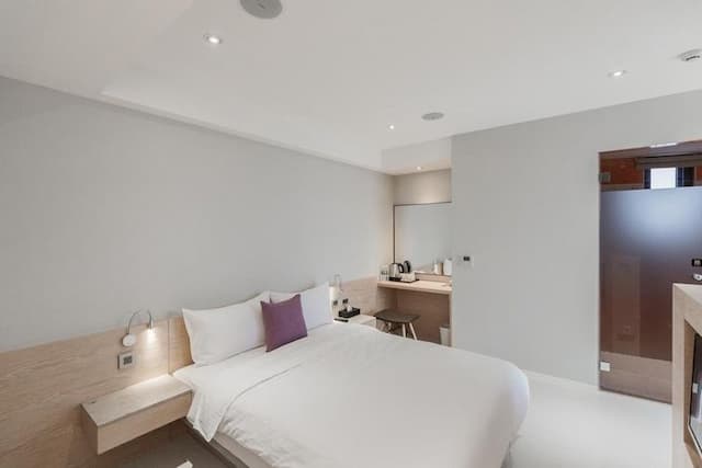 Le Meridien Bed and Breakfast-Deluxe Room 301-7