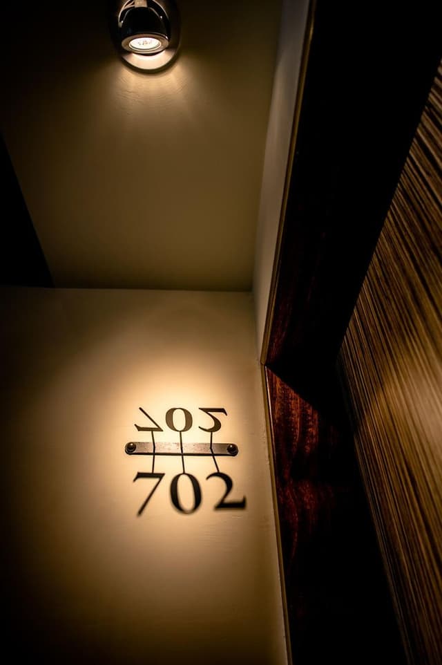 光影變化的房號燈