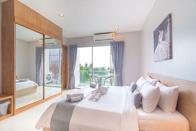 Lemonade Phuket Hotel-Lemon Suite King bed with living area -46sqm--3