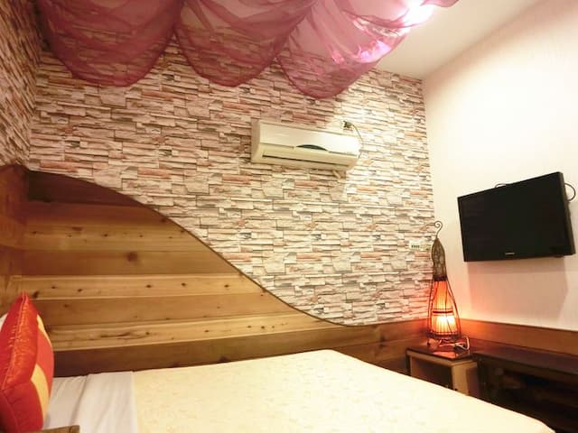 興吉旅店 | 室內公共空間自行車停放-單人套房-4