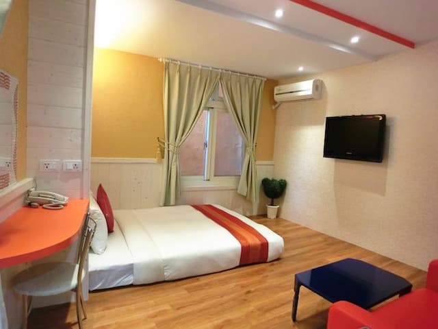 興吉旅店 | 室內公共空間自行車停放-精緻二人房-6