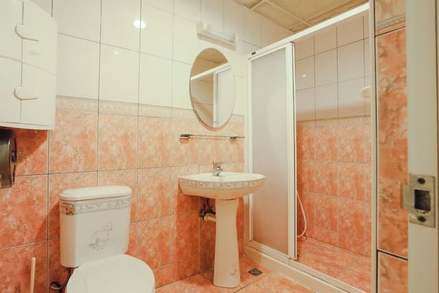 興吉旅店 | 室內公共空間自行車停放-本舘四人房-6