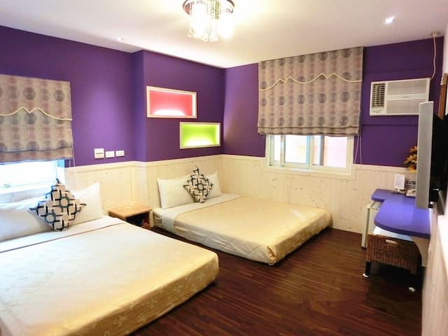 興吉旅店 | 室內公共空間自行車停放-本舘四人房-1