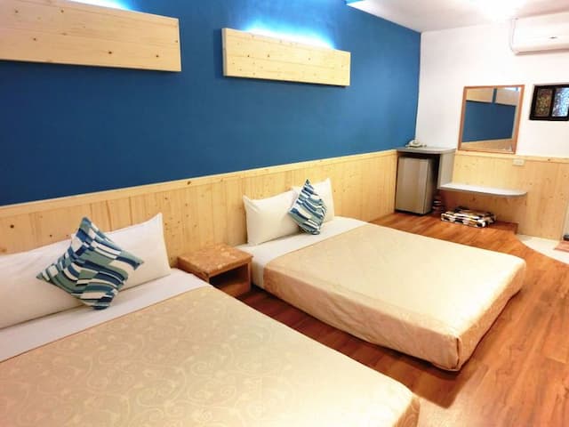 興吉旅店 | 室內公共空間自行車停放-本舘四人房-7