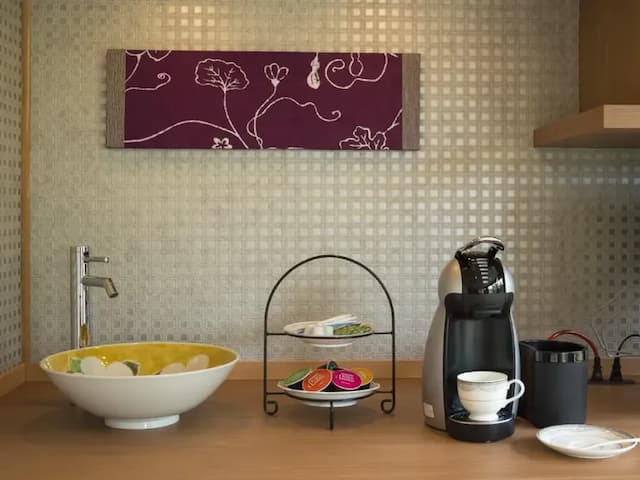 Ancient purple superior Japanese-style room (12 tatami Japanese-style room + dining room)