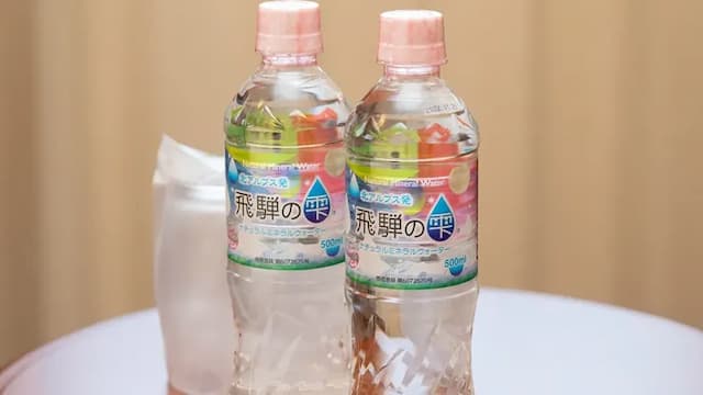Mineral water service that is nice in all rooms