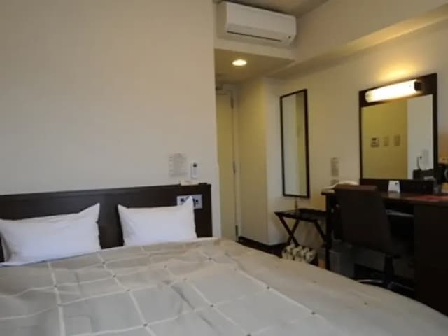 Standard semi-double room