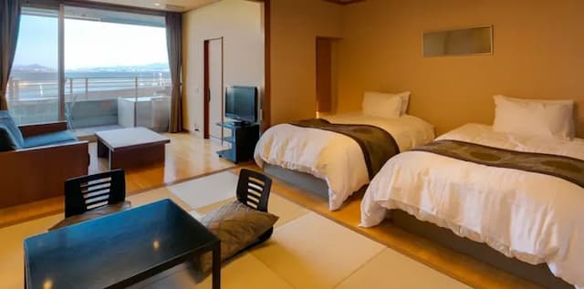 雄琴溫泉 琵琶湖綠水亭飯店|雄琴溫泉車站接駁服務/大浴場/部分房型有附露天風呂-〈びわの風〉日式雙床房|客廳、湖景、露天風呂附電視【不挑房】-6