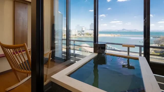 "Elegant" semi-open-air bath