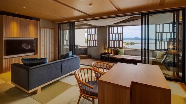 Lake Yu Premier Suite