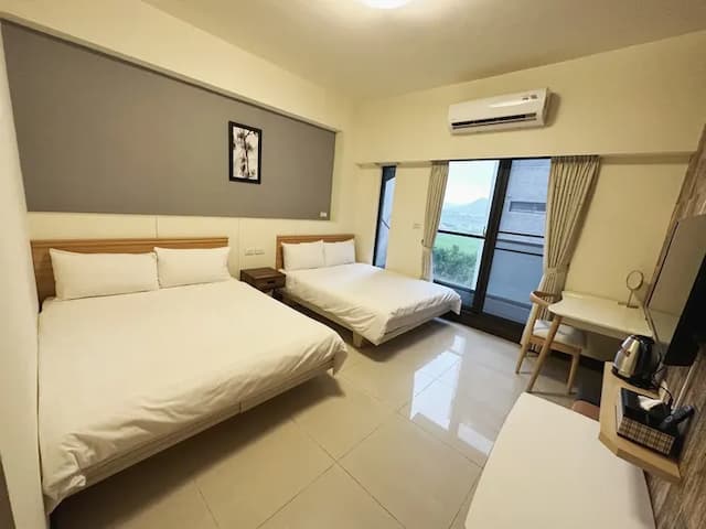 日沐澄旅-陽台四人房-1