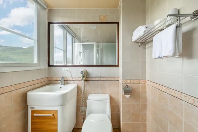 墾丁後灣 南法風情海景民宿|近海洋生物博物館-山景雙人房-9