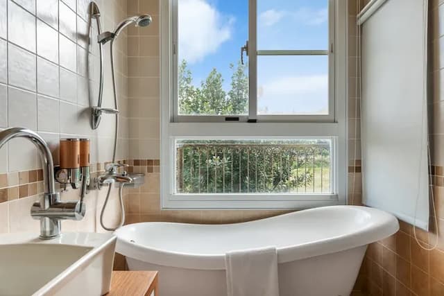 墾丁後灣 南法風情海景民宿|近海洋生物博物館-豪華雙人房-附浴缸-3