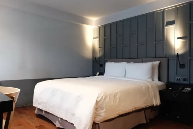 RedDot Hotel-STANDARD DOUBLE ROOM-Breakfast Included-4