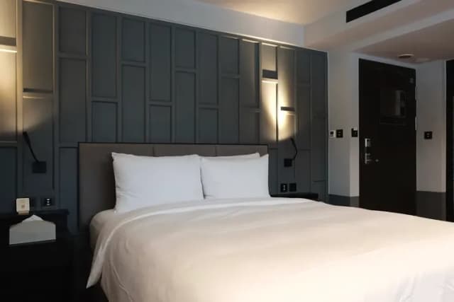 RedDot Hotel-STANDARD DOUBLE ROOM-Breakfast Included-1