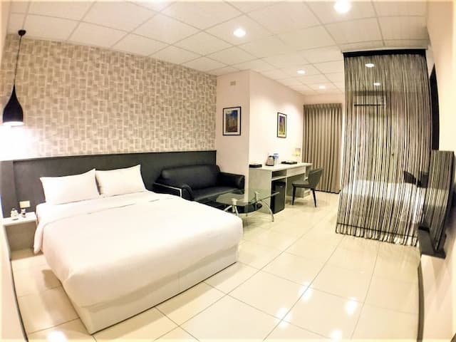 Wei Yu Building 1|Close to Shennong Street-Stylish Quadruple Suite-1