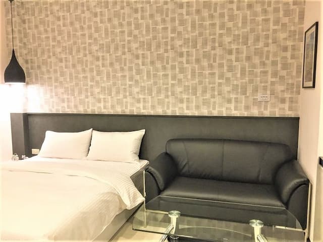 Wei Yu Building 1|Close to Shennong Street-Stylish Quadruple Suite-3