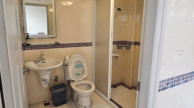 屏東幸福莊園民宿 | 免費停車、美味早餐-八人雙衛通舖套房-4