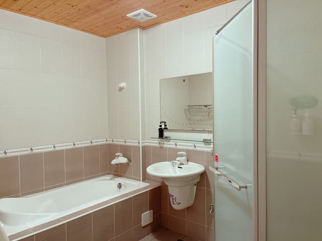 屏東幸福莊園民宿 | 免費停車、美味早餐-家庭四人套房-4