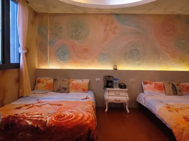 3D Sunflower Embossed B&B-Deluxe relief 3D/relief six-person room-1