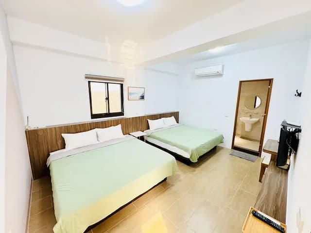 Fumen B&B|1059|Detached house without owner|Penghu private B&B|Available for 16-24 people-Fumen B&B|Baotong B&B with 4 rooms for 18 people|If the room is not enough, we can arrange an additional 6 rooms for 22 people for free|-8