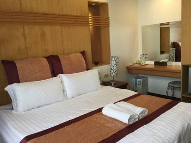 Minghu Bed and Breakfast-Comfort double room, Street View-5