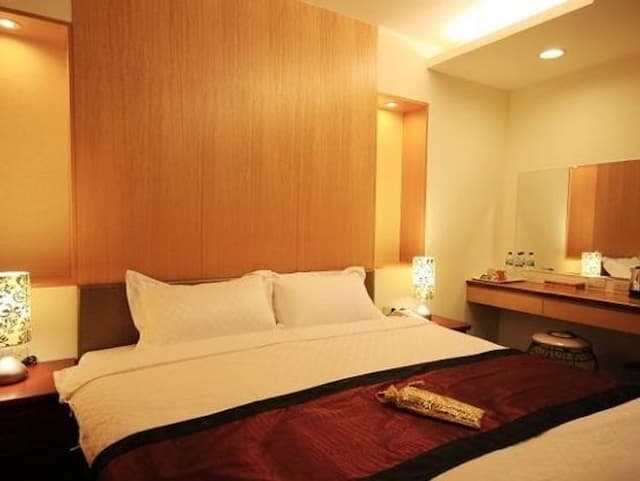 Minghu Bed and Breakfast-Comfort double room, Street View-8