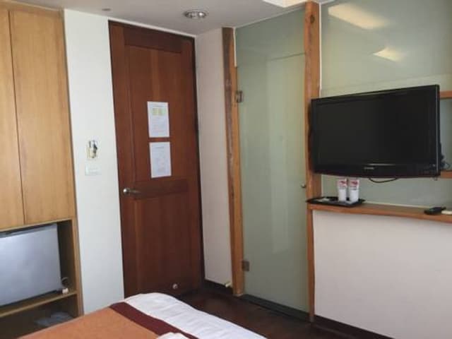 Minghu Bed and Breakfast-Comfort double room, Street View-6
