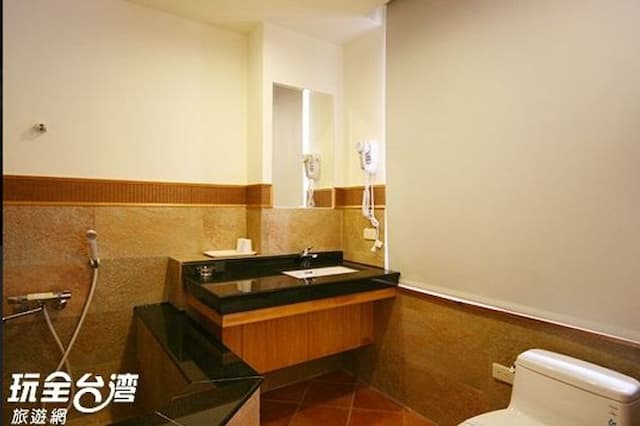 Minghu Bed and Breakfast-Comfort double room, Street View-9