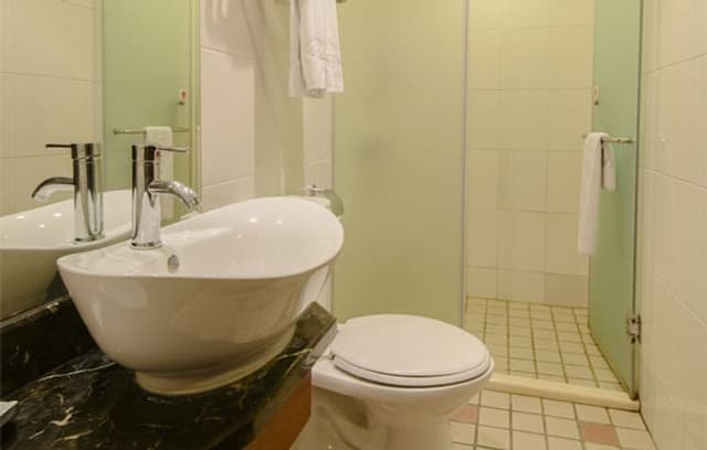 SAN HUA HOTEL-Exquisite family room (two beds without windows)-3