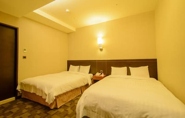 SAN HUA HOTEL-Exquisite family room (two beds without windows)-5