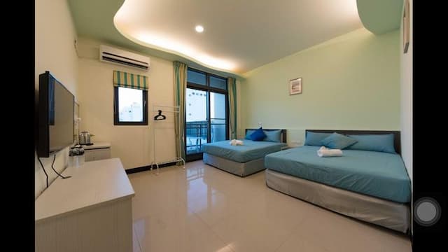 Kenting Orange Inn-Quadruple Room with Balcony-1