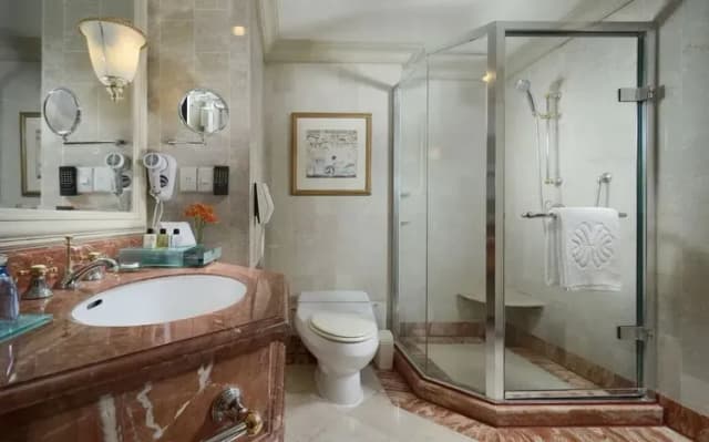 【高鐵假期】 高雄漢來大飯店2日自由行|戶外泳池,鄰近高雄港-【搭高鐵.送住宿】- 逸居/亞灣家庭房(港景-2中床,2人住,含早餐)-5